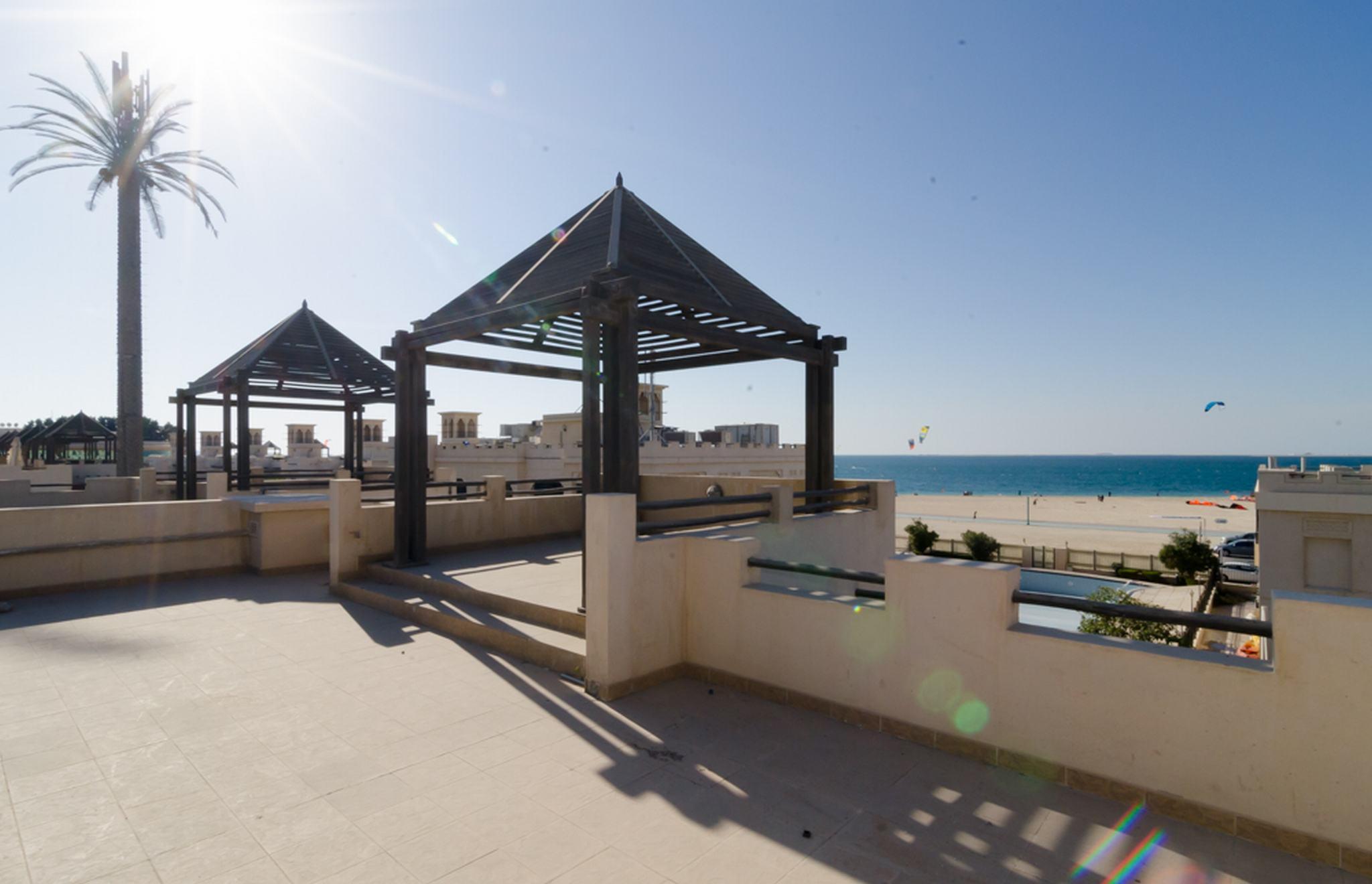 Roda Beach Resort Dubái Exterior foto